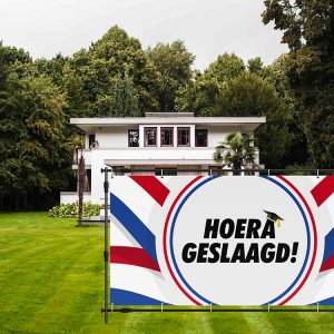 geslaagd spandoek rood wit blauw tuin